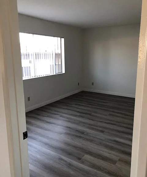 1201 N. Mansfield Ave. — Photo 4