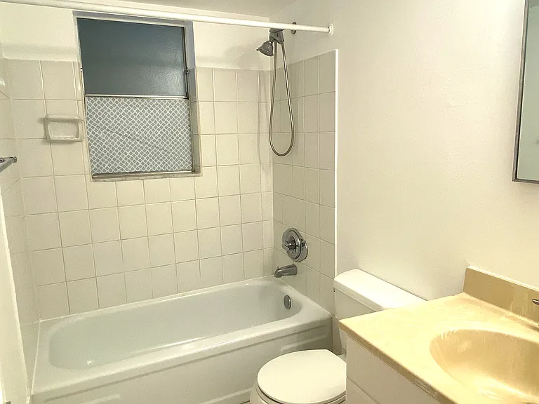 500 SE 2nd Ave #22 — Photo 5