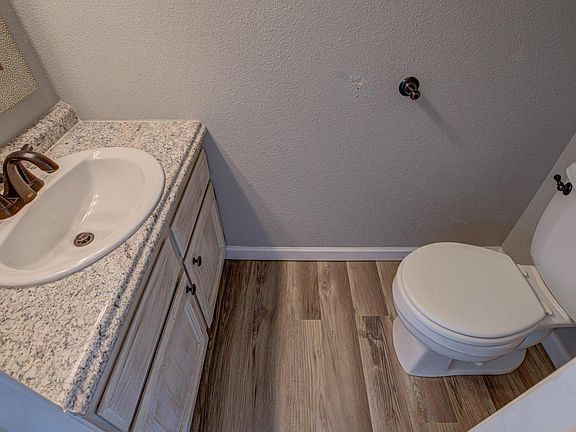 5th image of 821 Gartner Ave