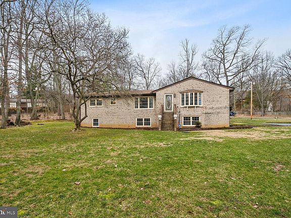 3rd image of 15703 Wakefield Ct