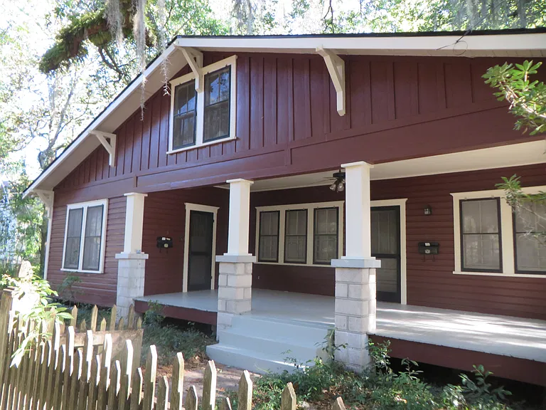 813 NE 3rd Ave — Photo 2