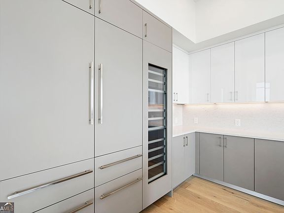 3rd image of 2425 Peachtree Rd #1806