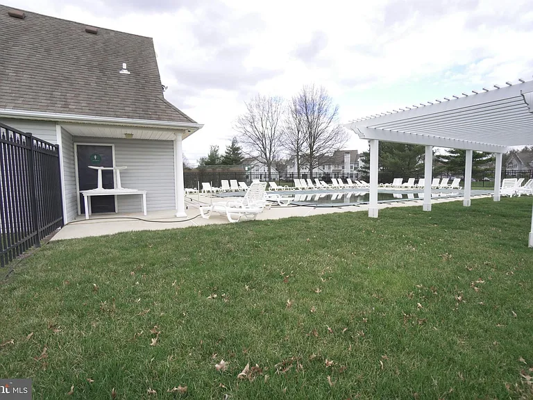 2041 Greenes Way Cir — Photo 31