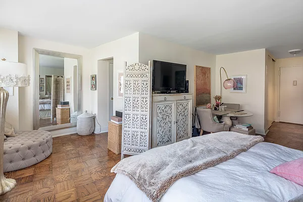 Rented by Douglas Elliman | media 4