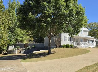 486 Lakeshore Dr, Lexington, TN 38351