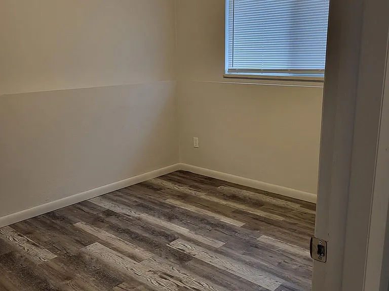 1403 Tappan Cir — Photo 13