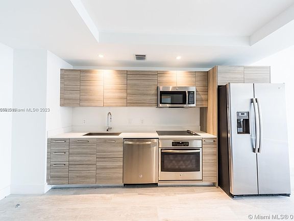 3rd image of 121 NE 34th St Unit 2703
