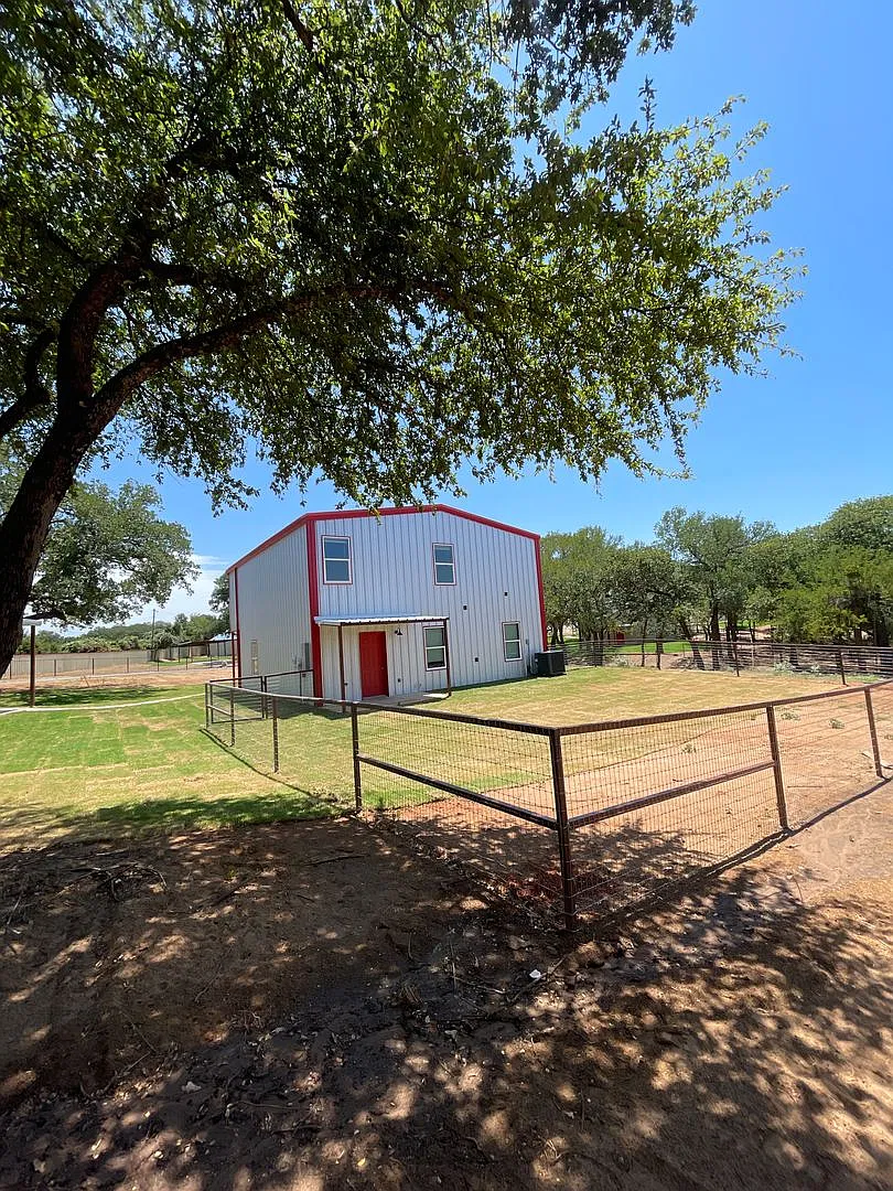 Half acre lot- 4 bedroom with extra living area-Azle — Photo 4