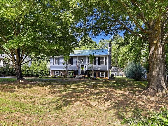 3rd image of 4540 Oakwood Cir