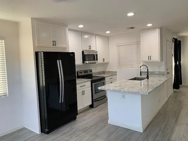 2 bed, 1000 sqft, $1,600 — Photo 1