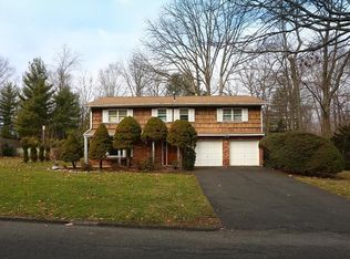 3 Perth Ave, Chestnut Ridge, NY 10977