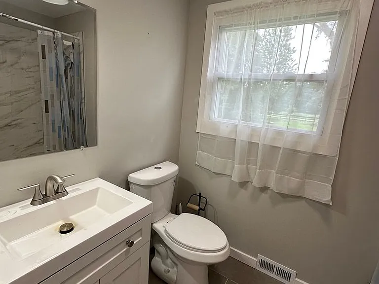 683 Walton Ave — Photo 12