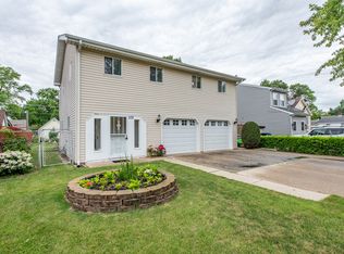 102 N Metropolitan Ave, Waukegan, IL 60085