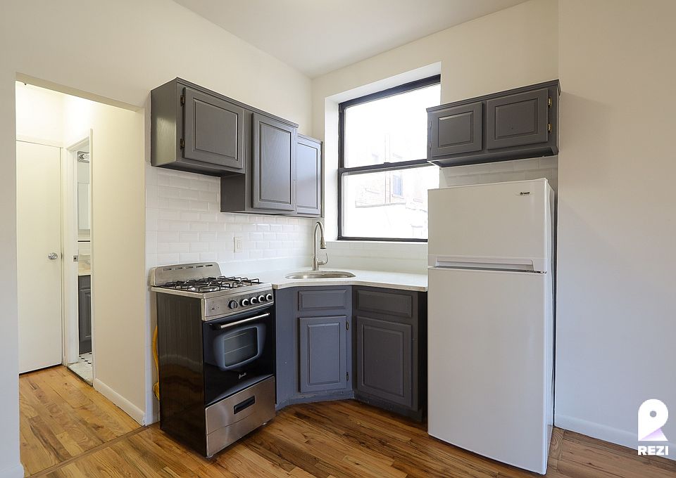 1st image of 2281 1st Ave APT 3A