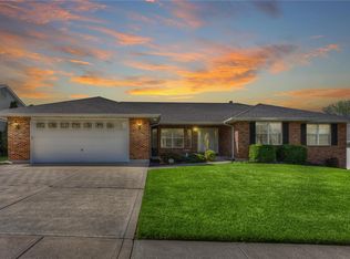 1060 Dingledine Manor Ct, Saint Charles, MO 63304