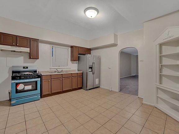 5th image of 317 E 136th St
