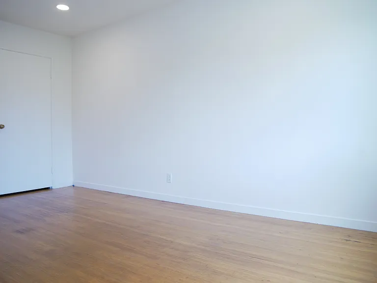 1226 E 20th St — Photo 3