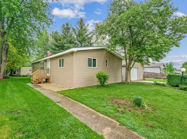 82 Birch Dr, Sandwich, IL 60548