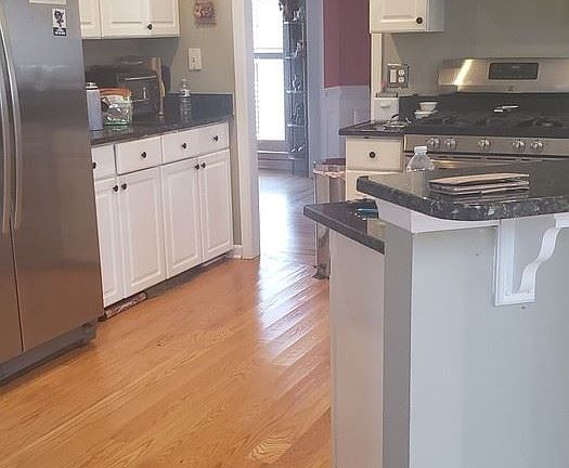 3rd image of 3982 Amberley Ln