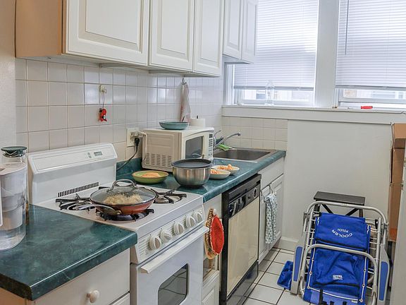 4th image of 1728 W Ainslie St APT 1