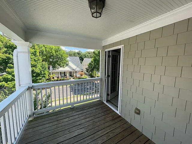 master bedroom 2nd floor deck