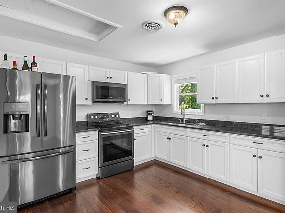 4th image of 1017 S Lakeshore Dr
