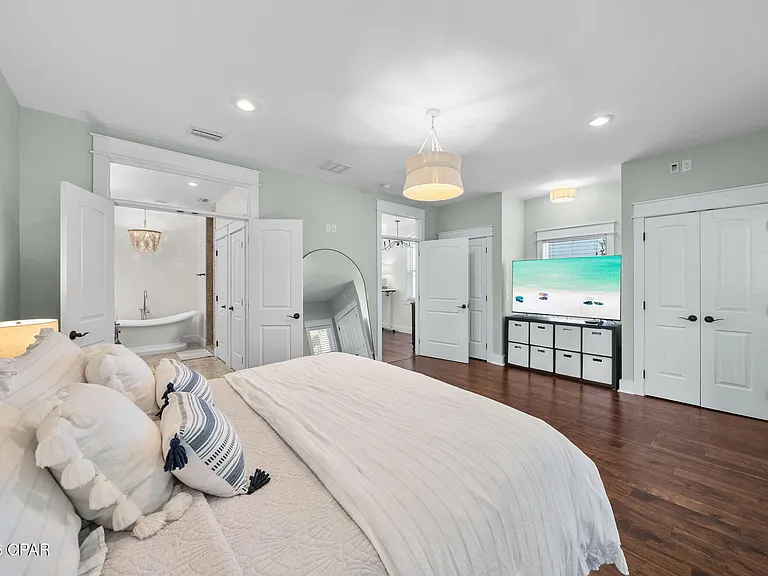 409 Liverpool Ave — Photo 29