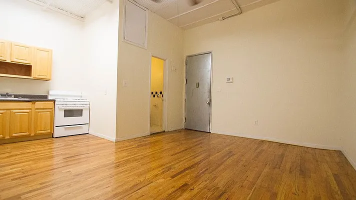 Rented by Nooklyn NYC LLC | media 19