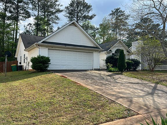 3rd image of 882 Sweetwater Way