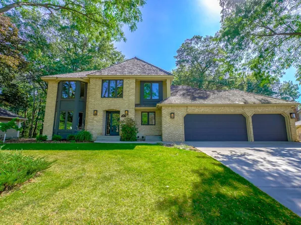 288 Meadowood Ln, Vadnais Heights, MN 55127