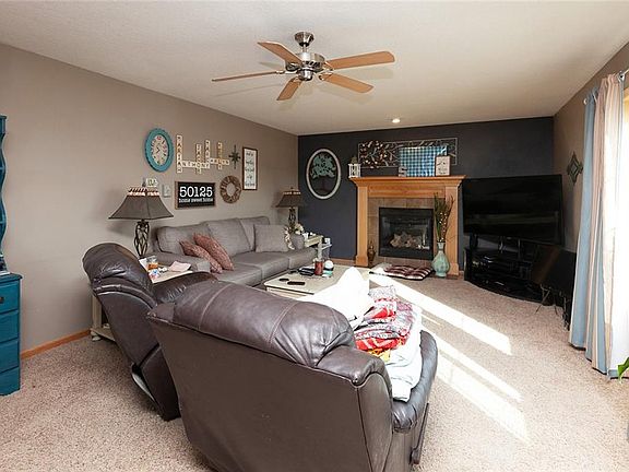 3rd image of 405 E 13th Pl