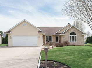 705 Woodbridge TRAIL, Watertown, WI 53094