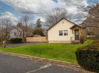 36 Mayflower Ave, Smithtown, NY 11787
