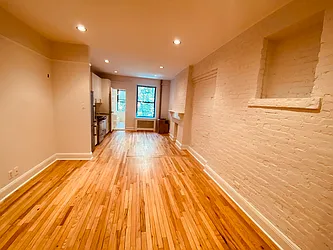 Rented by Metropolis Real Estate of Manhattan