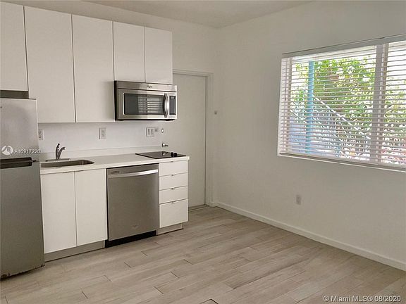 2nd image of 820 15th St APT 102