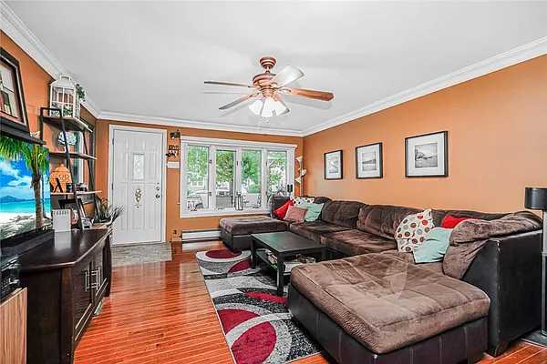 Sold by REMAX Elite | media 6