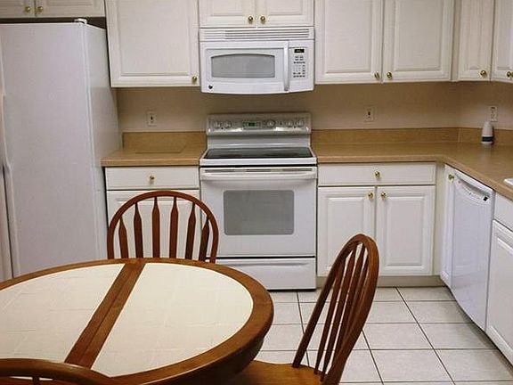 5th image of 2090 Dobson St