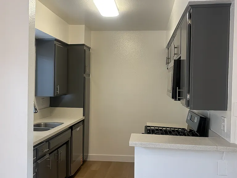 7061 Whitsett Ave — Photo 1