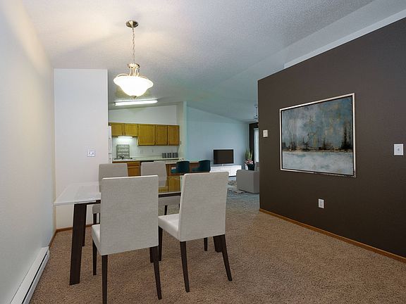 Fargo, ND Bridgeport Apartments | Dining