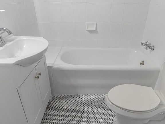 5th image of 211 NE 97th St #204