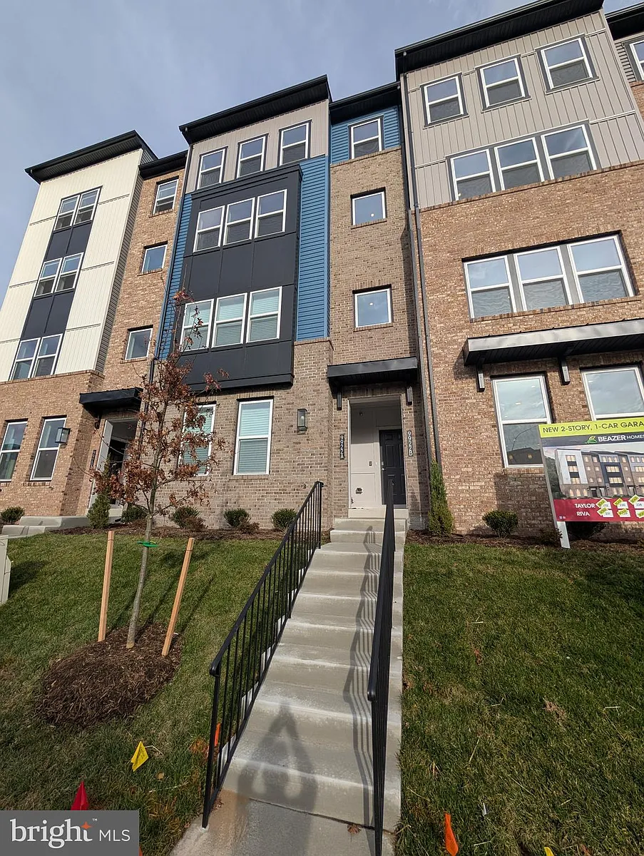 Building Photo - 9926 Sir Barton Way #A