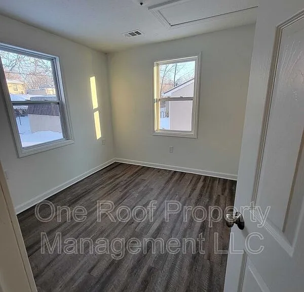 2633 S 49th St — Photo 8