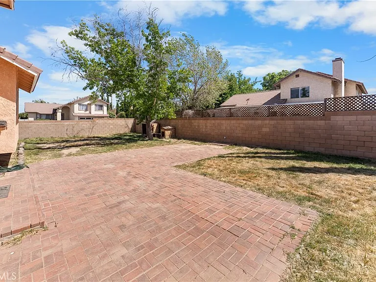 1232 Kings Rd — Photo 32