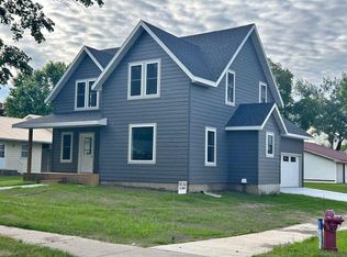 712 Pine St, Dawson, MN 56232