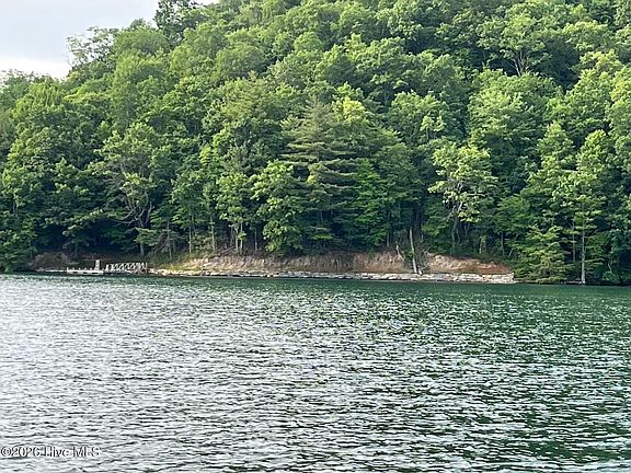 4th image of 27 Lake Shore Dr