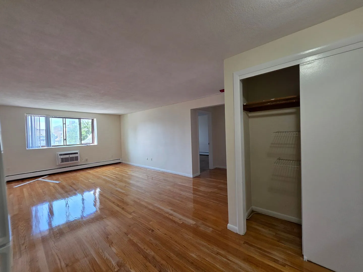 No Brokers Fee, Heat, Hot Water Included, New Floors, As Unit in the Livingroom, Laundry is on a ... — Photo 2