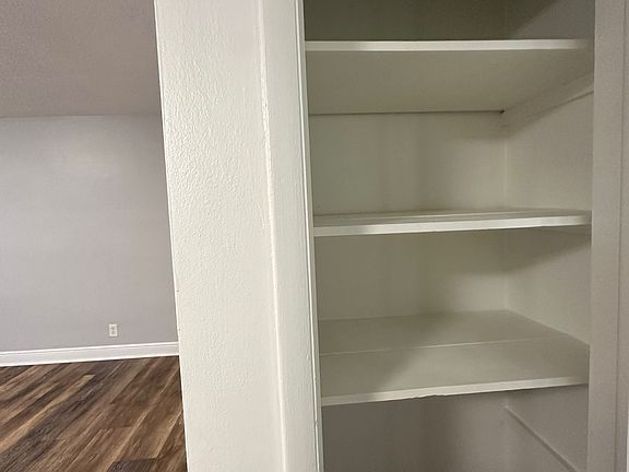 5th image of 110 NE 19th Ave APT 18