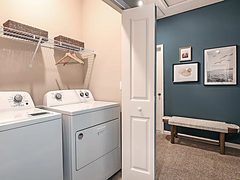 Avenues-Walk-Model-8694-web - laundry room