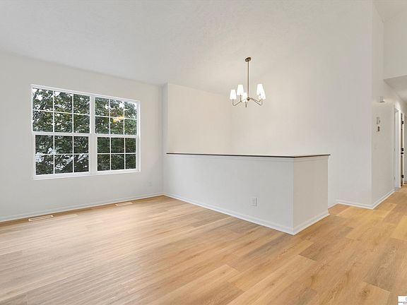 5th image of 13606 S 32nd St