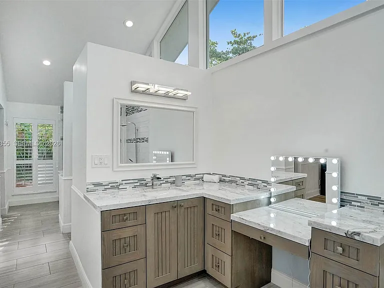 2120 SW 28th Way — Photo 49